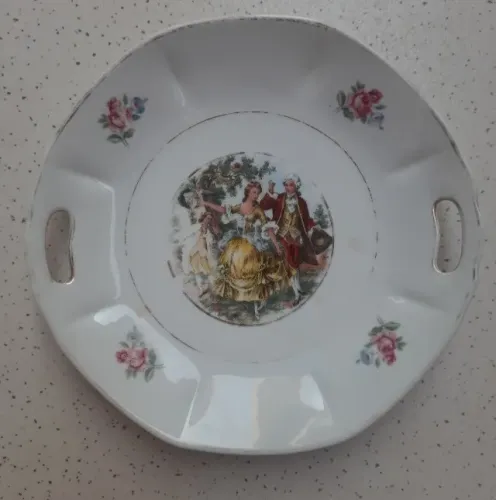 Centro de mesa antiga / prato decorativo com cena galante 26cm diâmetro