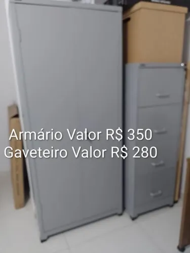Vende - se um Armário e um Gaveteiro de ferro.