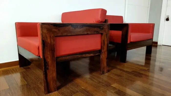 Par de poltronas anos 60 em jacarandá, totalmente restauradas.