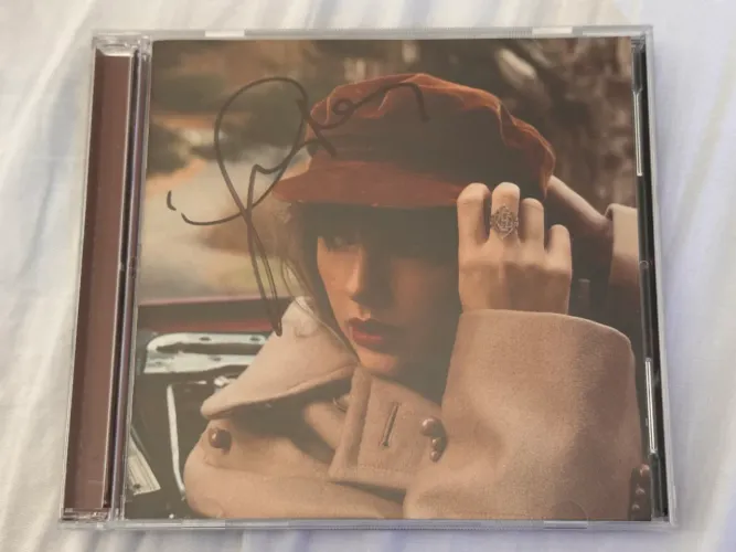CD Red Taylor?s Version, Signed (long, RARO)