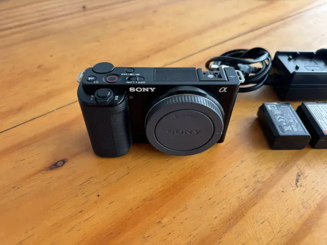 Câmera Sony ZVE10 com 3 baterias 