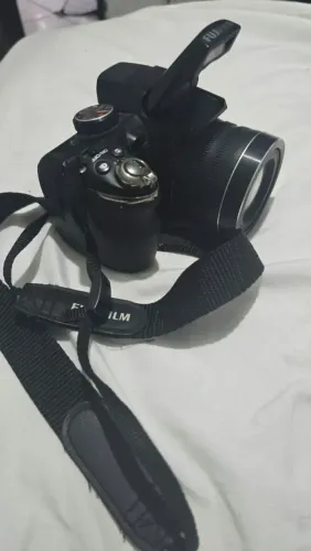 Fujifilm FinePix S4000 com Zoom Óptico 30x - R$ 400<br>