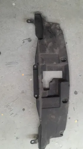Vendo defletor do radiador frontal Hilux