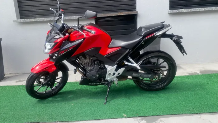 Vendo moto Twister CB300