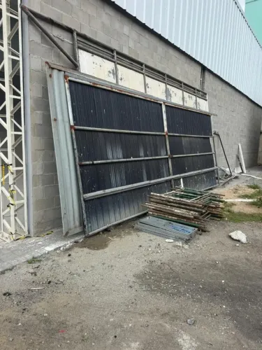 VENDO PORTÕES GRANDES GALVANIZADOS