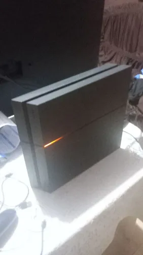 PS4 com mais de 100 jogos 