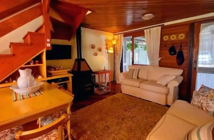 CASA EM CONDOMÍNIO PERTO DA CATEDRAL DE CANELA
