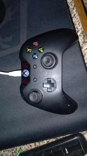 Controle Pouco usado de Xbox sem drift nos analogicos e botoes 100%