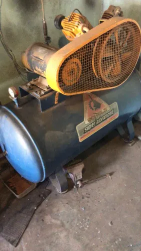 Compressor de Ar Schulz 200 litros.