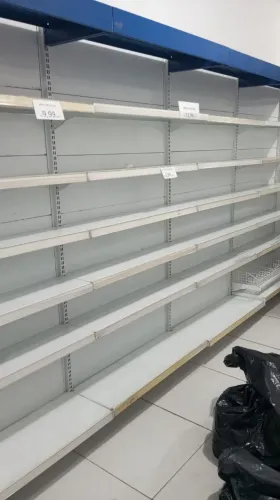 Gôndola de parede 18 módulos altura 2m cada módulo R$ 500,00