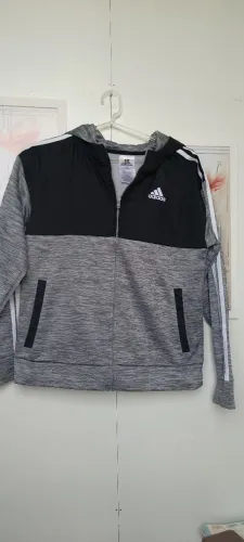 Casaco Adidas infantil bem conservado