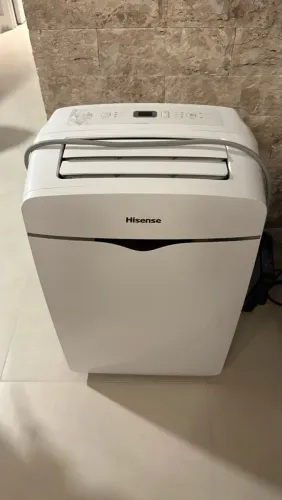 Ar-Condicionado Portátil da marca Hisense, com 12.000 BTUs