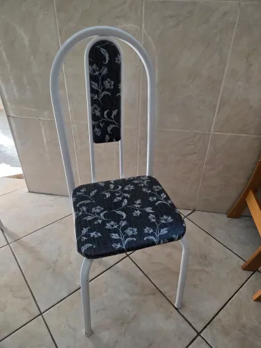 VENDO 4 CADEIRAS ESTOFADAS CONSERVADAS