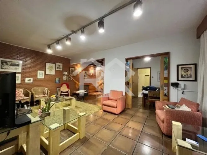 Apartamento mobiliado de 3 quartos 1 suíte no Bairro Bom Fim.