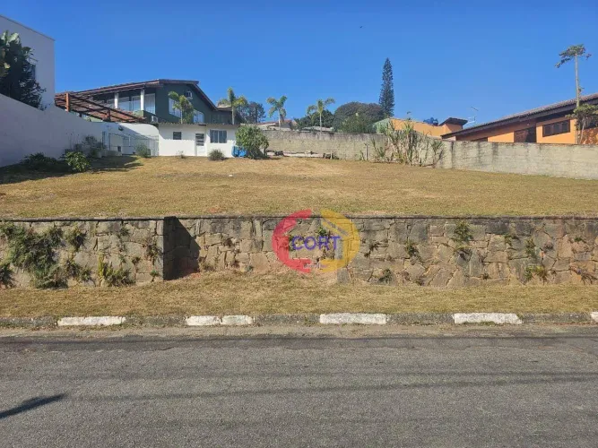 Terreno à Venda no Condomínio Arujazinho I, II e III