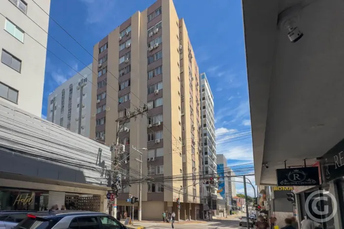 Apartamento mobiliado no Centro de Florianópolis: conforto e praticidade para sua família