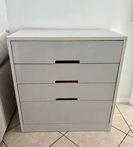 Vendo cômoda em MDF