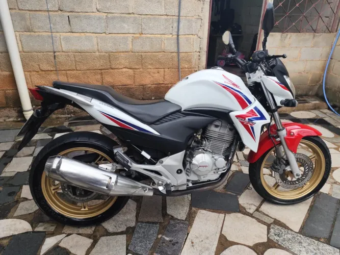Vende se cb 300