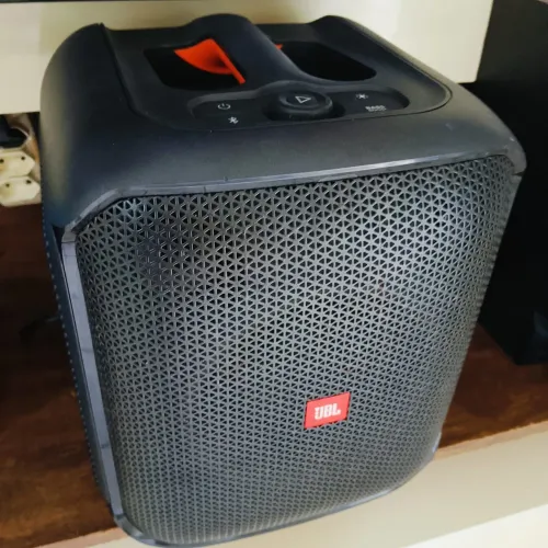 JBL PB ENCORE ESSENTIAL TUDO EM PERFEITO ESTADO VAI DE BRINDE MICROFONE.