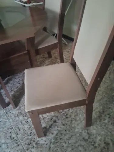 Mesa de quatro cadeira