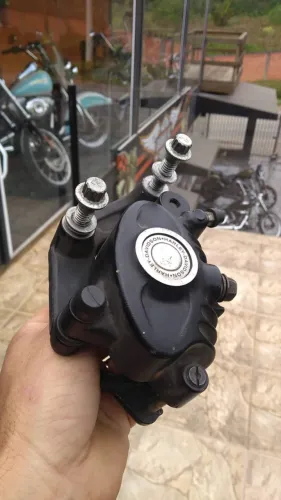 pinça de freio dianteira Harley Davidson 