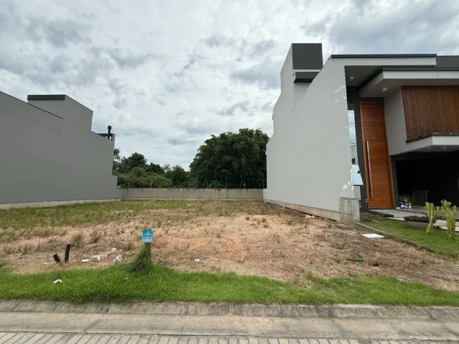 Terreno residencial em condomínio fechado