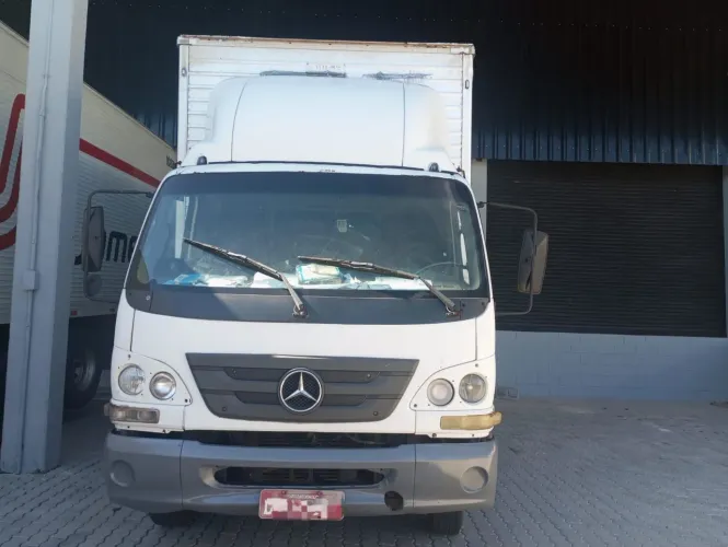 Mercedes-Benz Accelo 915C - Ano 2009