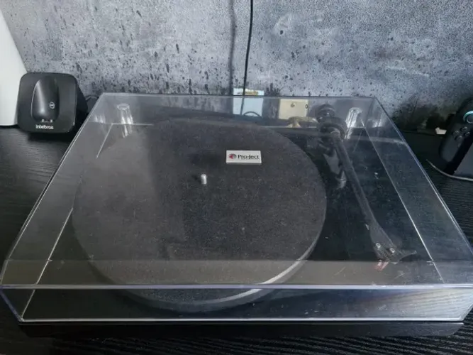 Toca Disco Project Debut Carbon DC Ortofon 2M RED