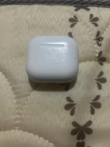 AirPods 4 usado com case