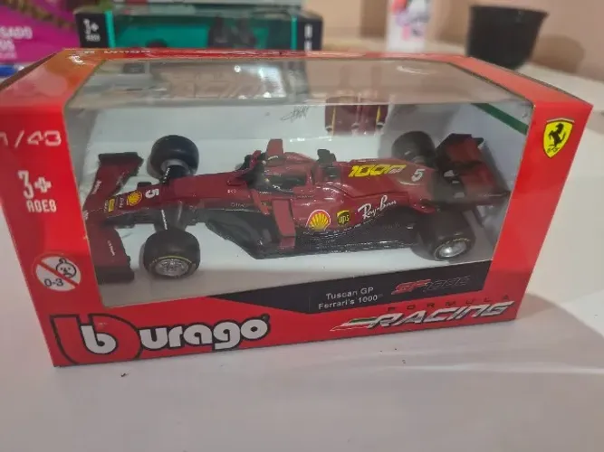 Miniatura Ferrari Tuscan GP SF1000 Sebastian Vettel