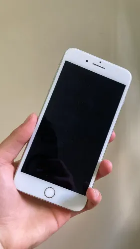 iPhone 8 Plus 64 gnomos