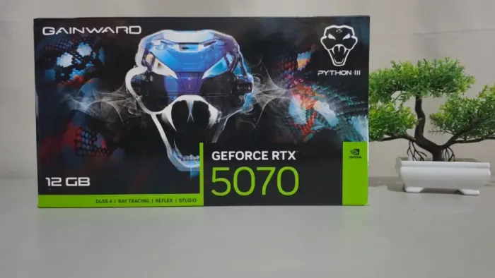 Placa de Video RTX 5070 Gainward Python 12Gb Triple Fan *NOVA*