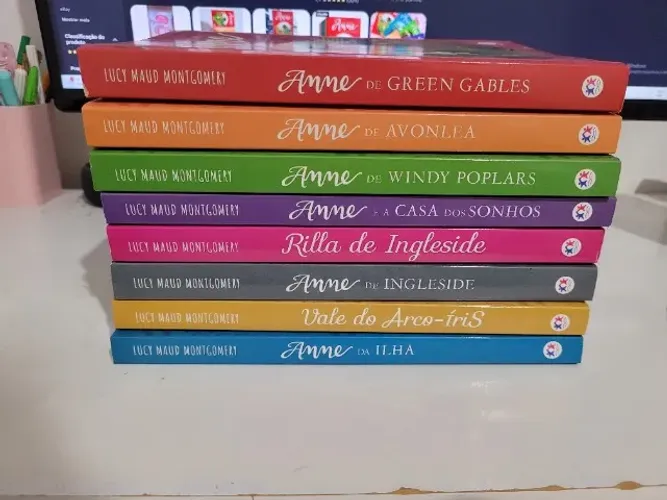 Coleção 8 livros Anne de Green Gables (páginas já amareladas)