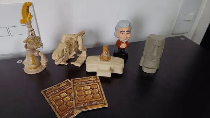 Uma noite no Museu - McLanche Feliz - 5 brinquedos + cards
