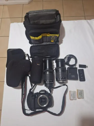 Câmera Fotográfica Canon EOS Rebel T3i e Acessórios