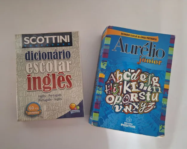 Dicionário Aurélio Júnior e Scottini Inglês-Português 