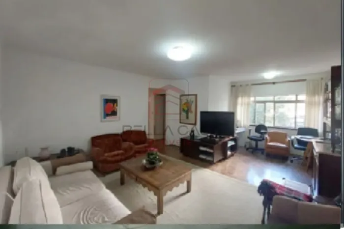Apartamento amplo e muito bem localizado na Vila Madalena.