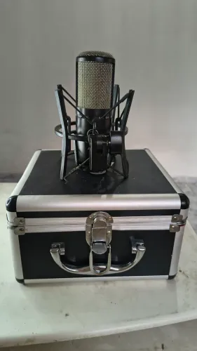 AKG-P220