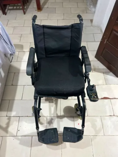Cadeira de rodas elétrica marca Freedom
