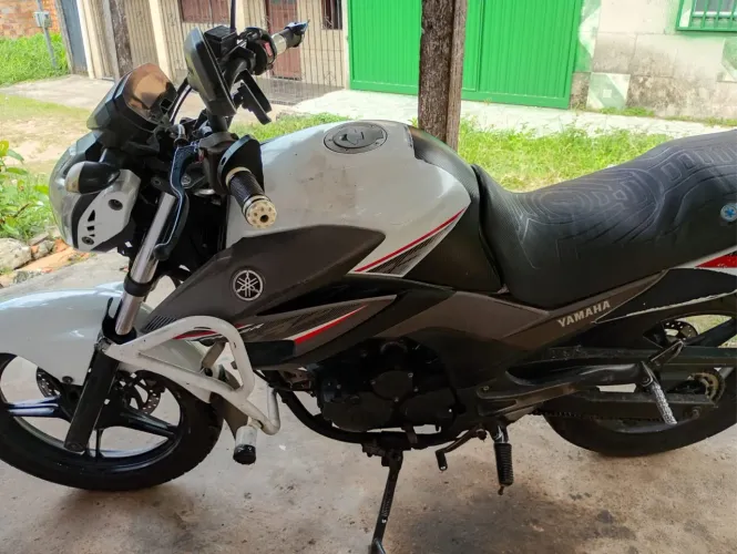 Vendo Yahama fz15 2015 quitada 2017