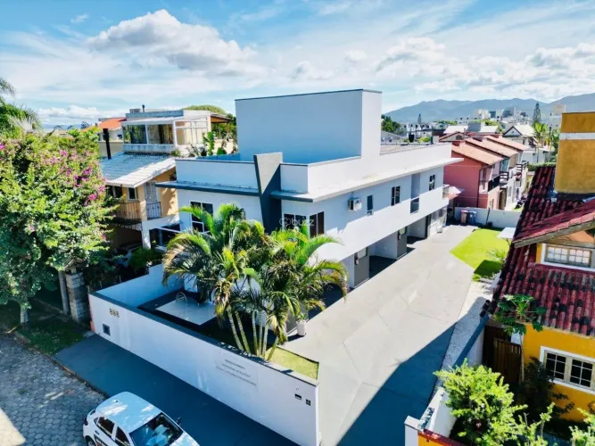 Casa Geminada com 2 Suítes para Locação no Campeche - Florianópolis