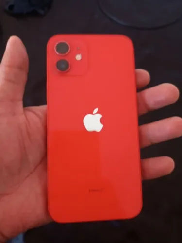 iPhone 12 vermelho
