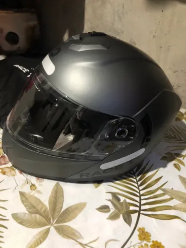 Vendo capacete novo valor 400 pra levar logo