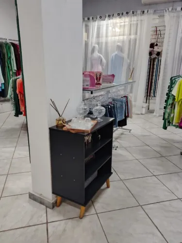 loja de roupas , passando ponto , Bairro Nacional