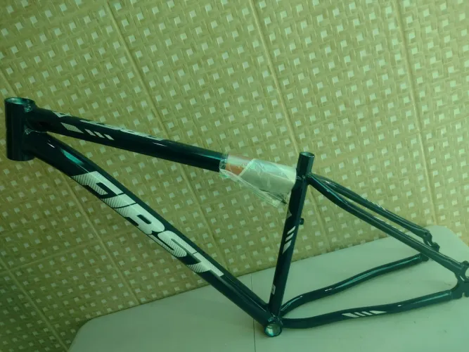 Acessórios bike peças quadro First novo tamanho 17.5 cabeamento interno azul e branco