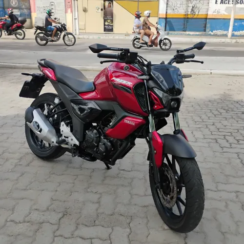VENDO OU TROCO MOTO YAMAHA FAZER COMPLETA