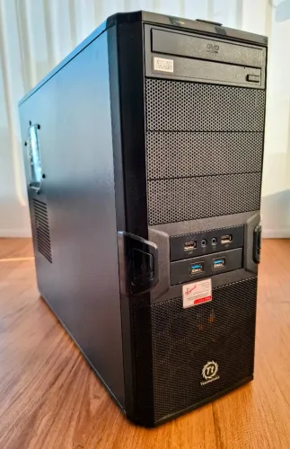 PC desktop Intel i7 16 GB RAM 240 GB SSD