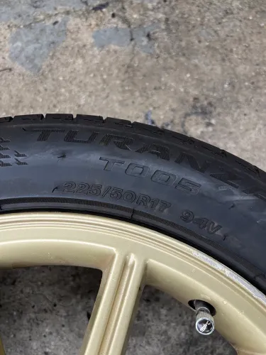 Pneus 225/50 R17 Bridgestone