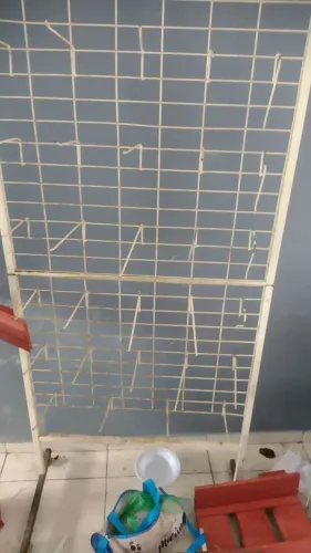Expositor de ferro para temperos ou objetos pequenos