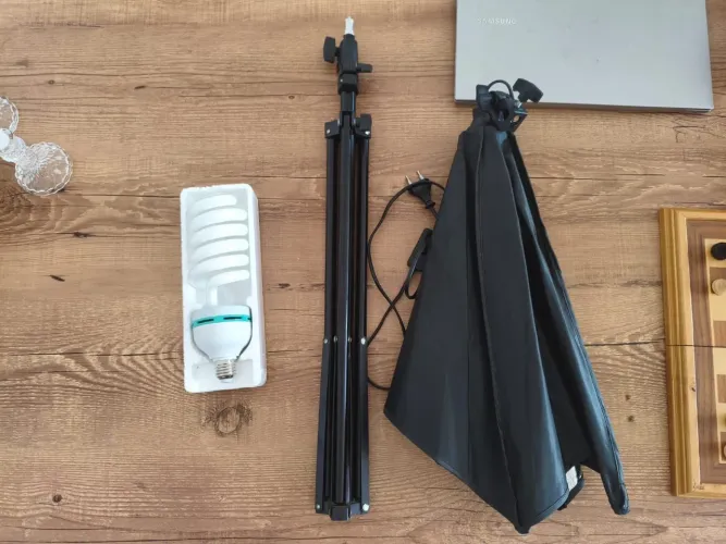 Kit de Iluminação Softbox + Lâmpada 135W + 3 Tripés